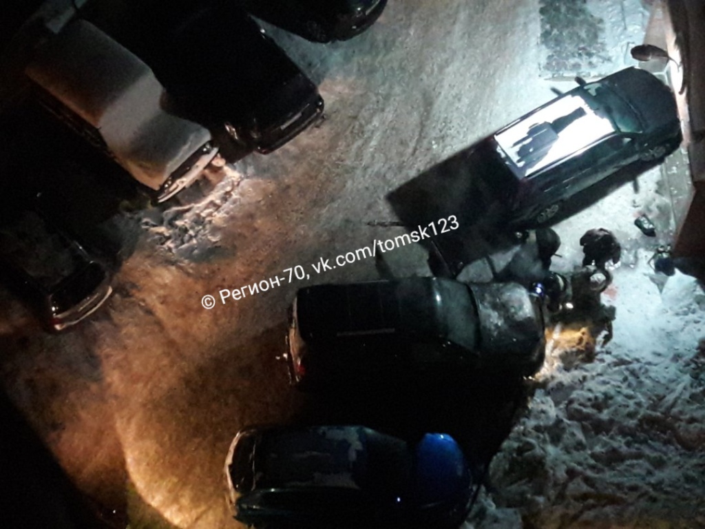 Ночью в Томске сгорели два автомобиля