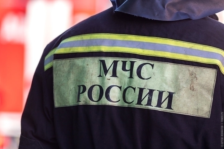 В Томске ночью загорелась иномарка