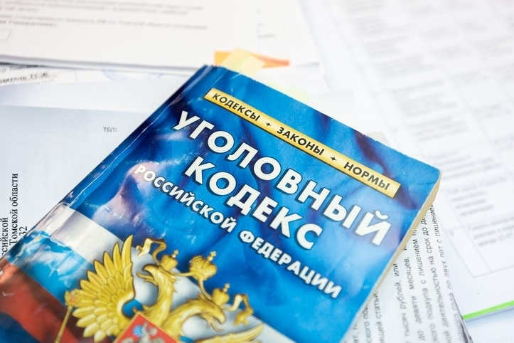 Мужчина набросился на томичку в дневное время и чуть ее не задушил