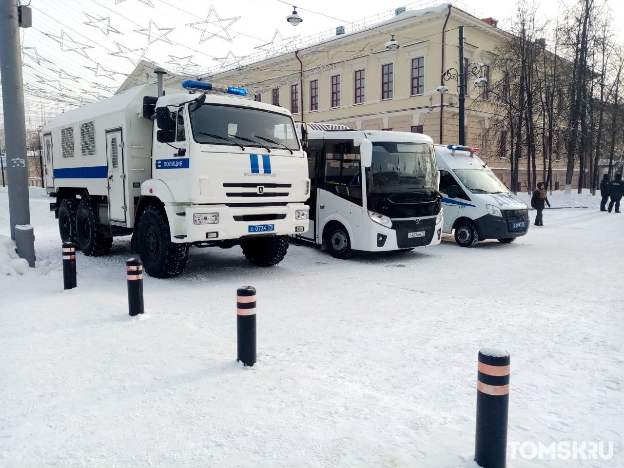 Идут со всех сторон»: в центре Томска проходит несогласованная акция. Стоят  полицейские и автозаки (новость обновляется) — TOMSK.RU