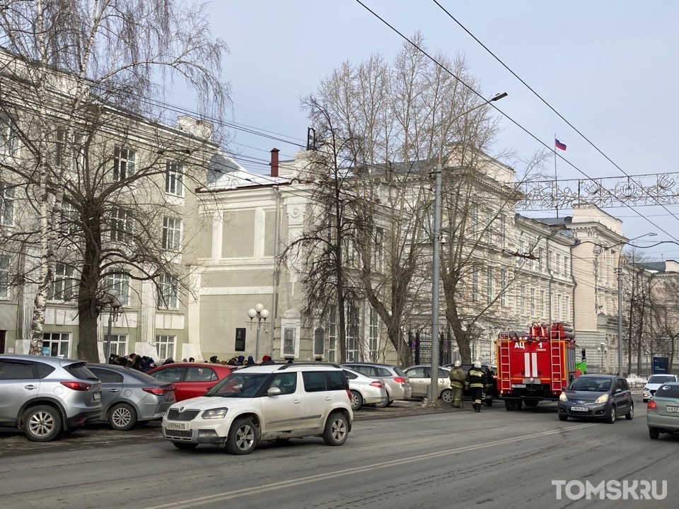 Около 75. Вузовский переулок Томск. Иркутск храм на студенческой возле Политеха.