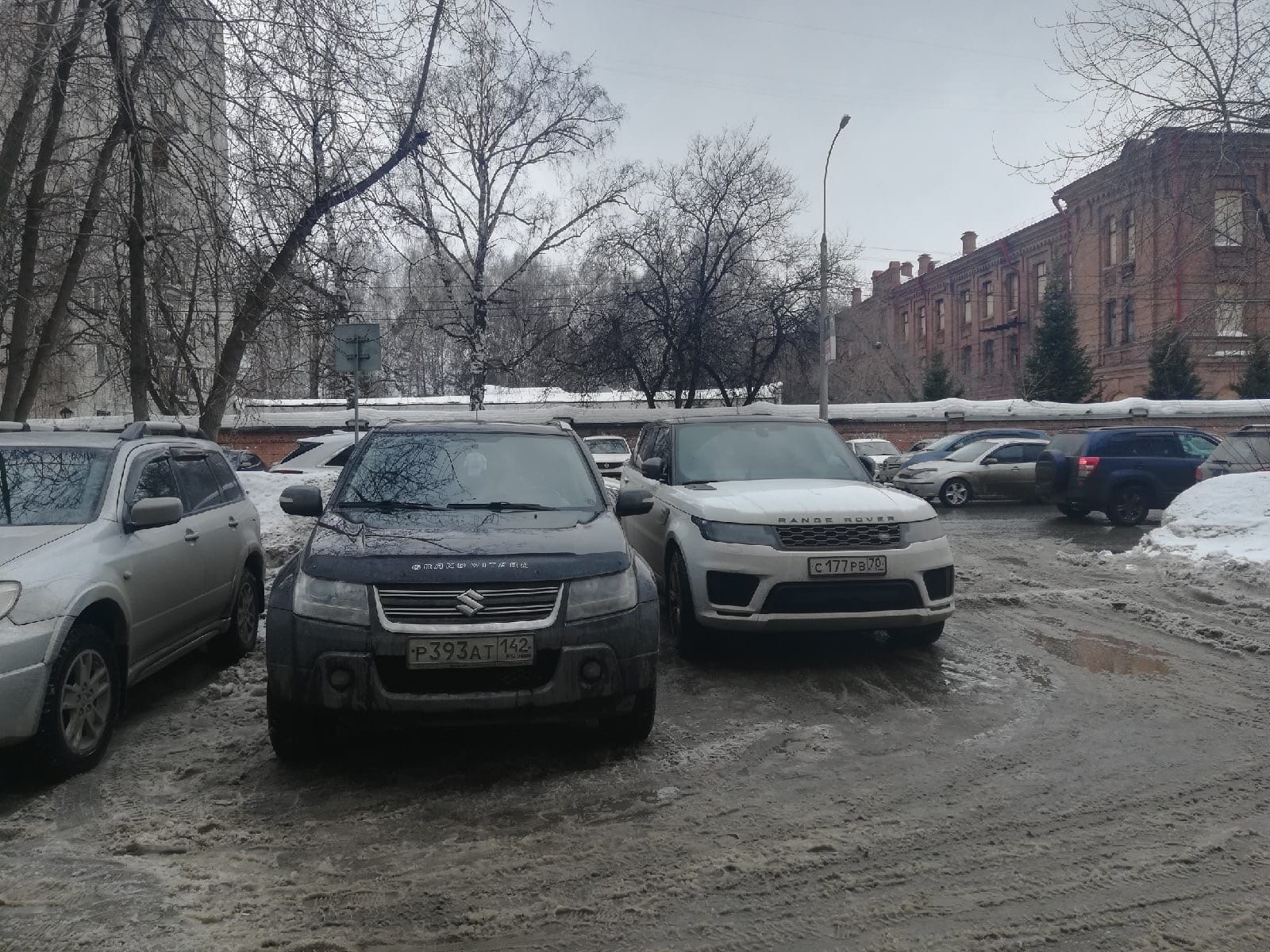 Мастера томской парковки: сбой в матрице и война с пешеходами — TOMSK.RU