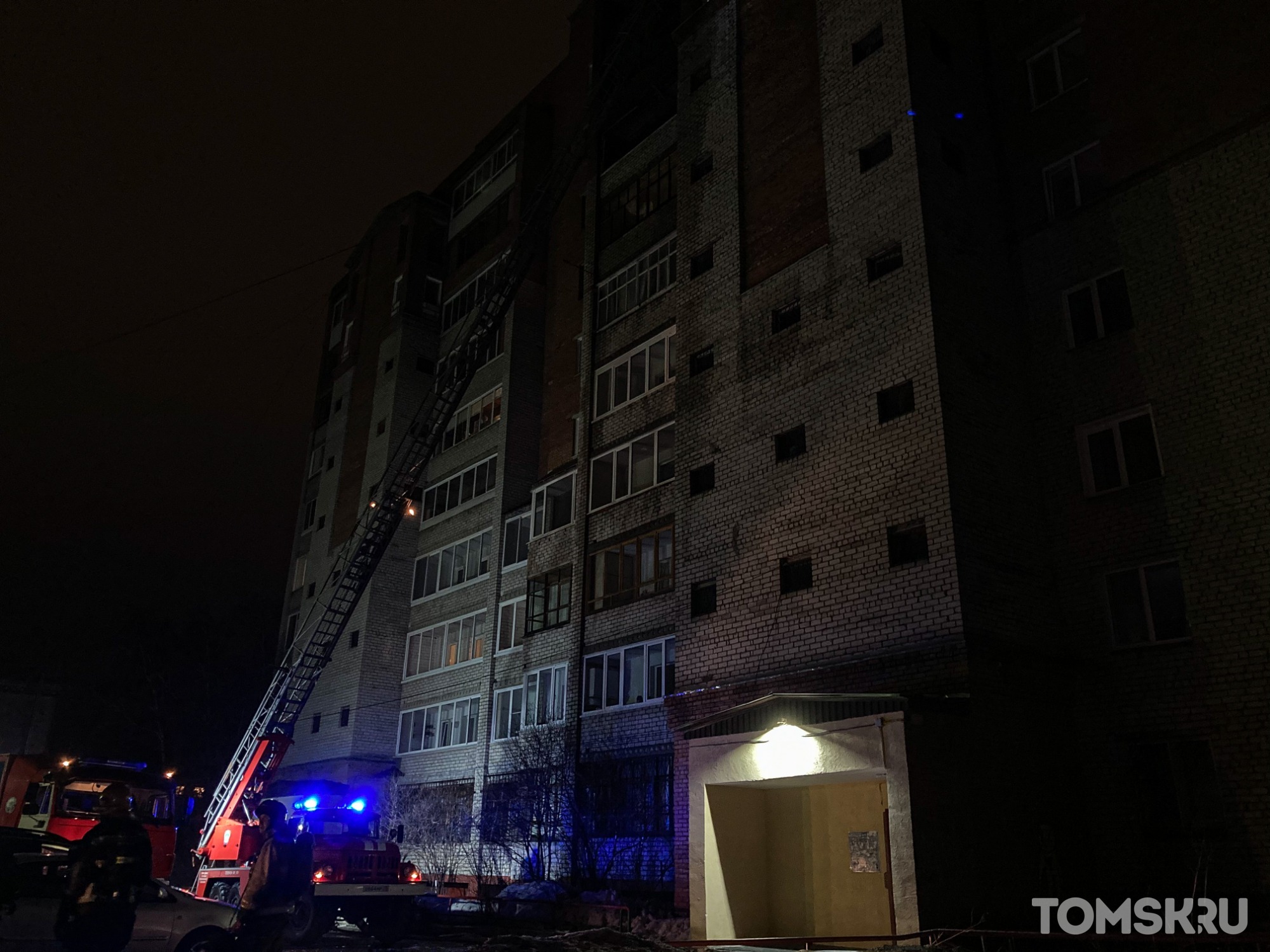 На улице Дзержинского горит десятиэтажный дом — TOMSK.RU