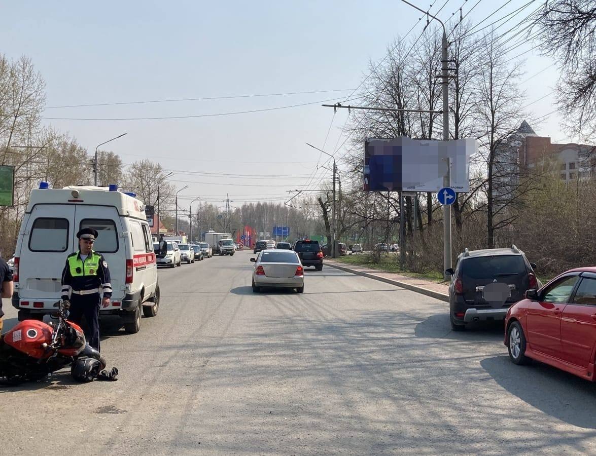 ДТП в центре Томска: мотоциклист столкнулся с легковым автомобилем —  TOMSK.RU