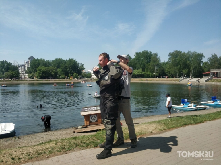 «В 2019 году здесь нашли гранату»: томские водолазы очистили Белое озеро