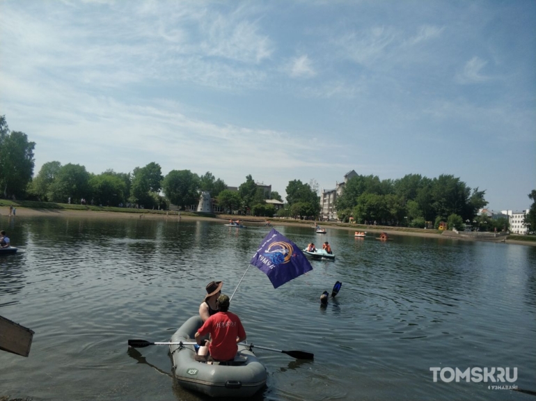 «В 2019 году здесь нашли гранату»: томские водолазы очистили Белое озеро