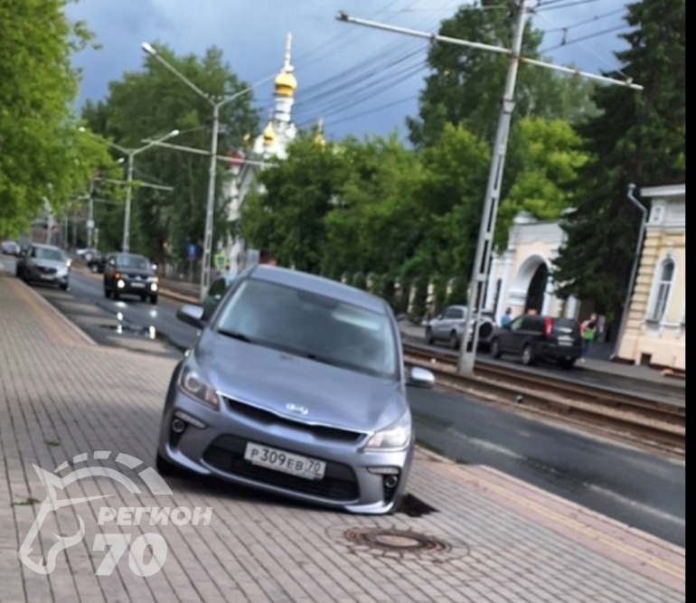 Мастера томской парковки: извечные проблемы или второй заезд по тротуару