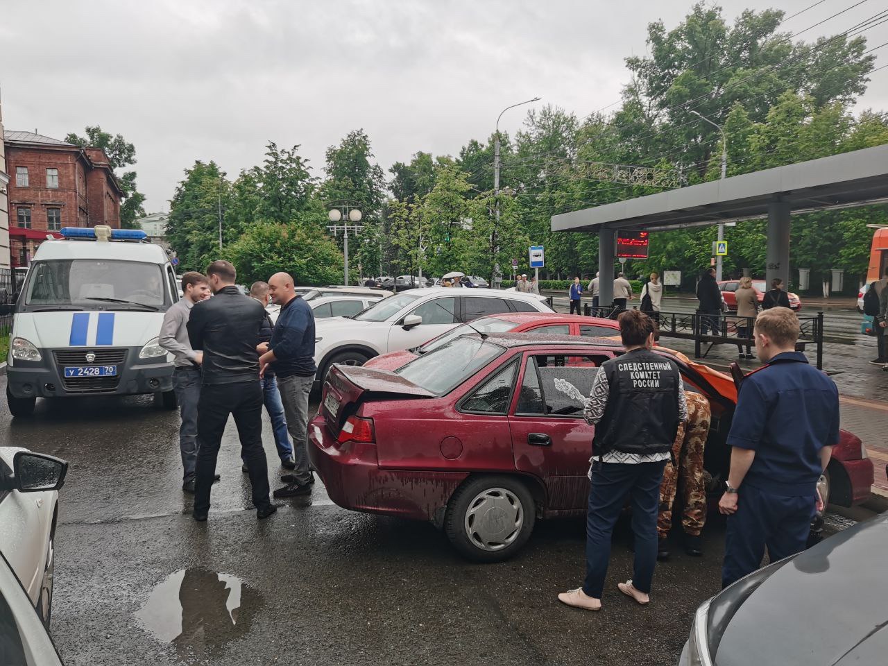 Машину с двумя трупами обнаружили в центре Томска • TOMSK.RU