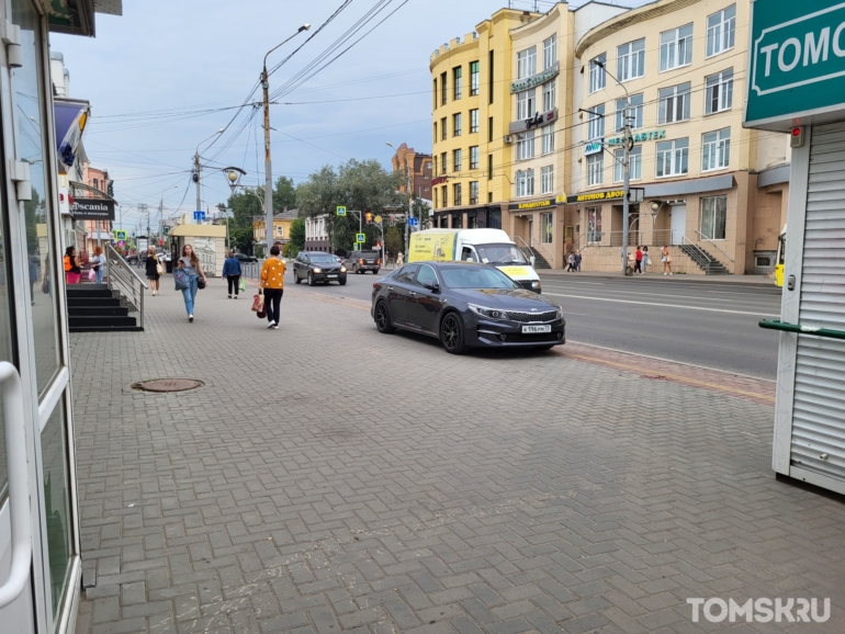 Мастера томской парковки: ребусы пешеходных переходов или загадки тротуаров