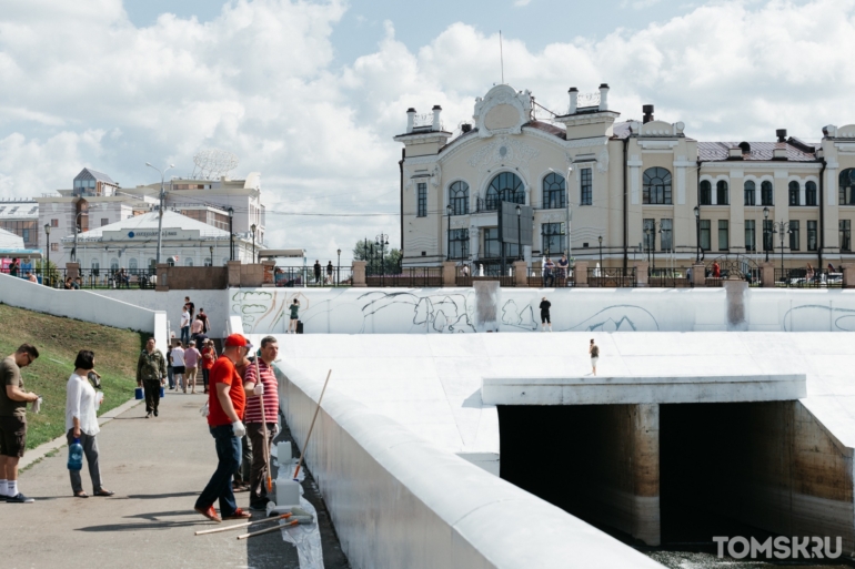 «Выход в город» продолжается: началась работа над масштабным муралом на Набережной