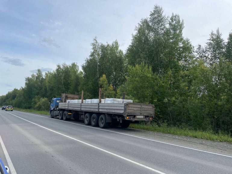 Подросток и трое пожилых людей попали в больницу после ДТП с грузовиком в Томской области