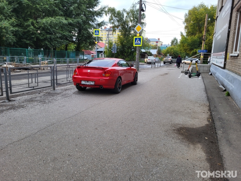 Мастера томской парковки: ломаные линии или короли остановок