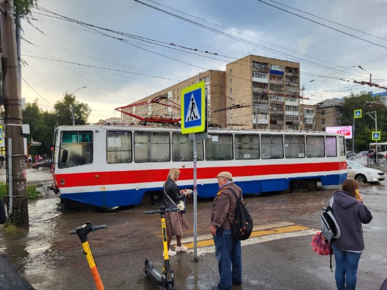 Центр Томска затопило после десятиминутного ливня