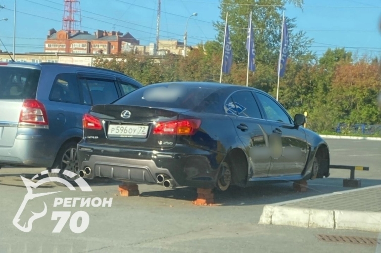 Мастера томской парковки: бунт самокатов или стоянка без колес