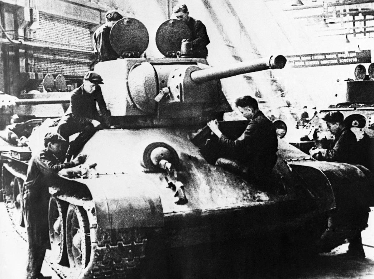 Сборка т 34. Танк т-34 в годы Великой Отечественной войны. Танковый завод т-34 в Нижнем Тагиле. Т-34 В годы ВОВ.