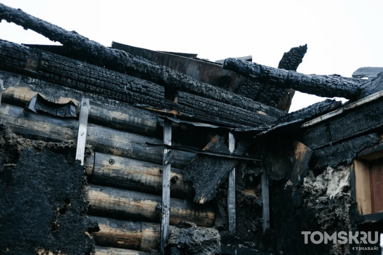 «Вам на голову упадет что-нибудь, а меня посадят»: томскую семью просят съехать из пострадавшего от пожара дома на Войкова