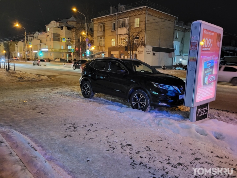 Мастера томской парковки: аномальные газоны или игра в прятки