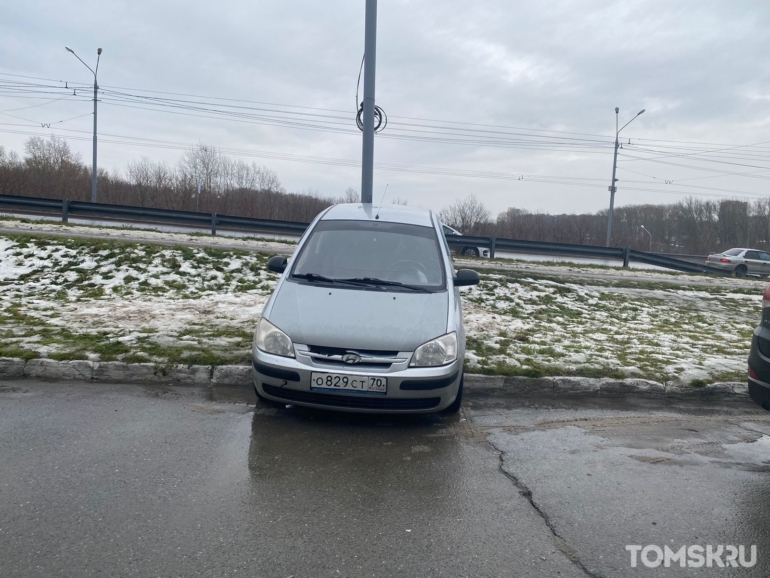 Мастера томской парковки: дворовые приключения или неожиданная акробатика