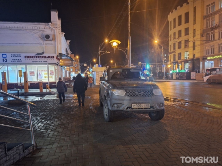 Мастера томской парковки: аномальные газоны или игра в прятки