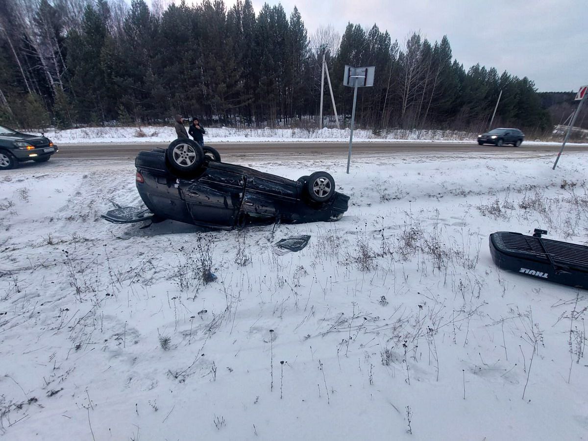 Шестилетний мальчик попал в больницу после ДТП с опрокинувшимся авто на  томской трассе • TOMSK.RU