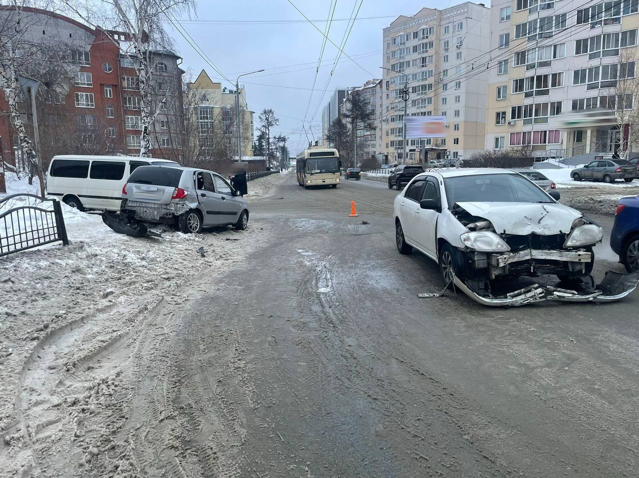 Томичку отвезли в больницу после тройного ДТП • TOMSK.RU