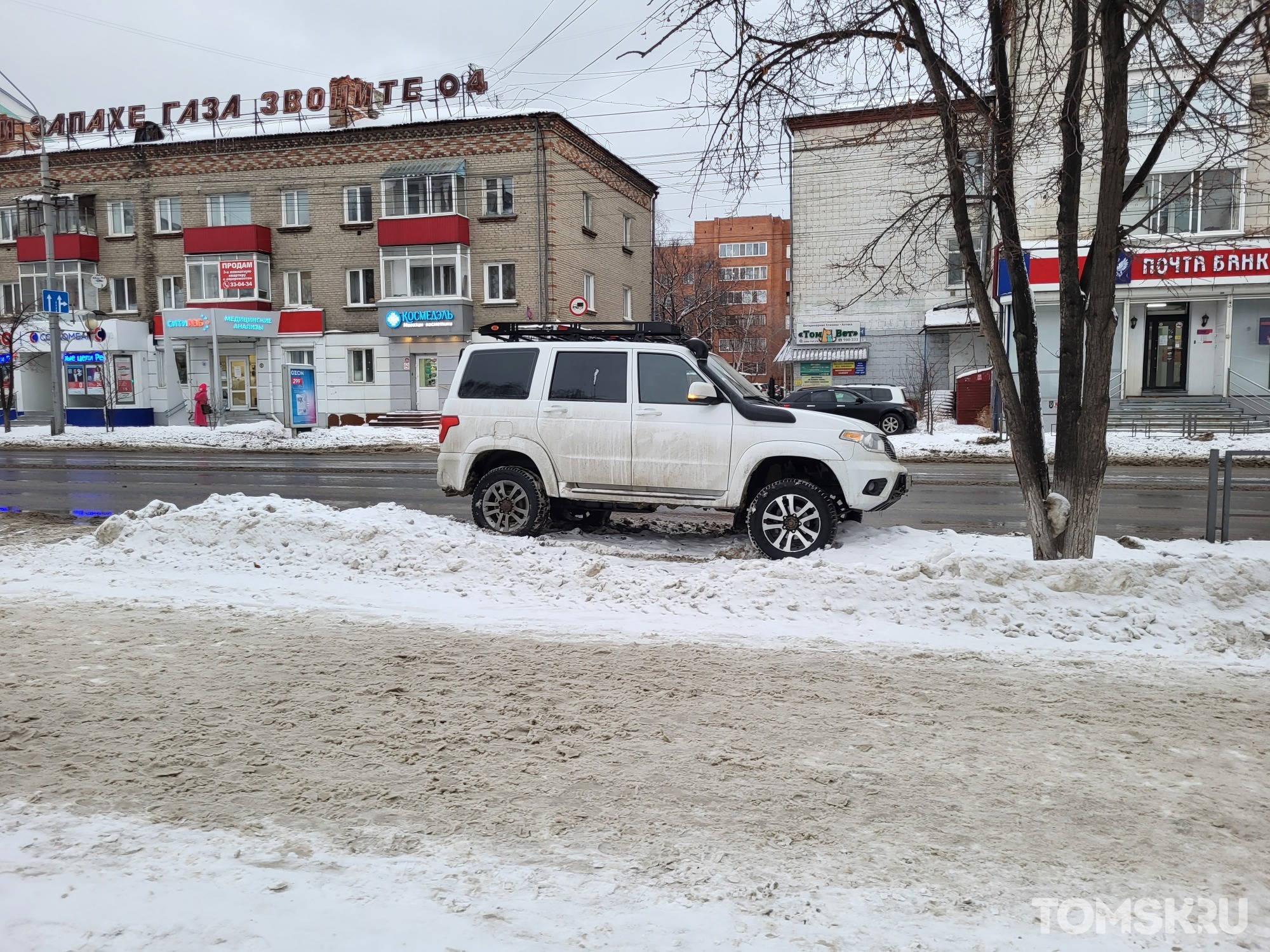 Мастера томской парковки: последние нарушения 2023-ого или новые герои  тротуара • TOMSK.RU