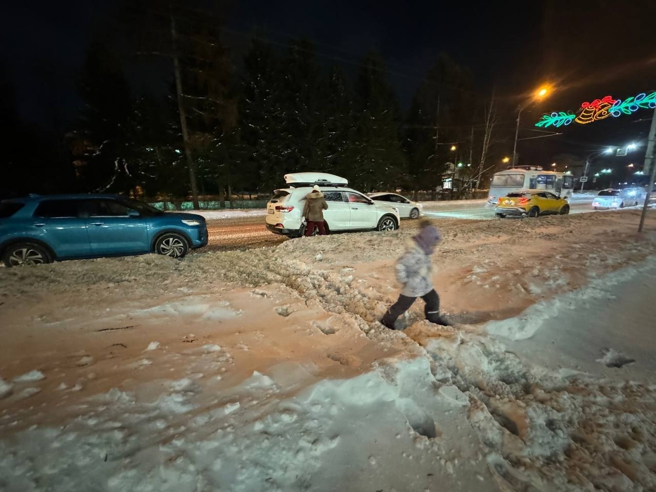 Мастера томской парковки: диванная стоянка или ниндзя в центре города •  TOMSK.RU