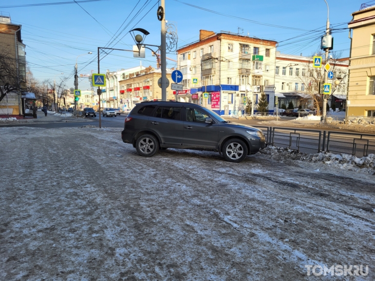 Мастера томской парковки: заставленный рынок или опасные маневры