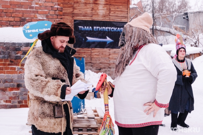 Маски, атмосфера и гуляния: как прошли городские колядки Первого музея славянской мифологии