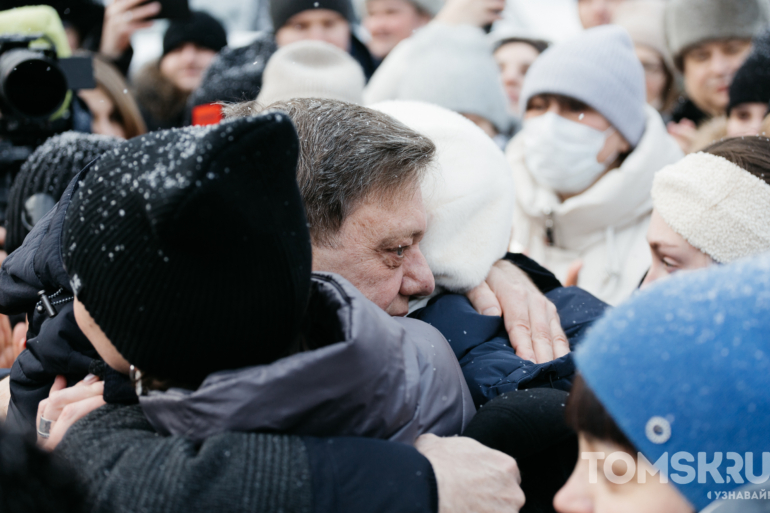 «Расплачусь сейчас»: фоторепортаж после приговора Ивану Кляйну