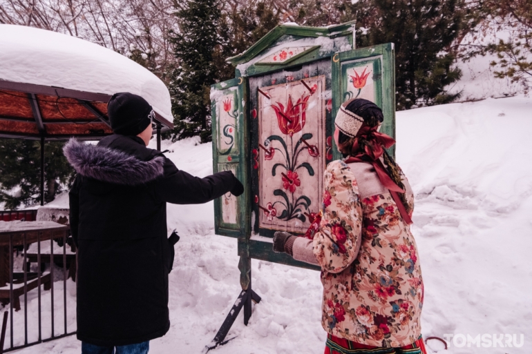 Маски, атмосфера и гуляния: как прошли городские колядки Первого музея славянской мифологии