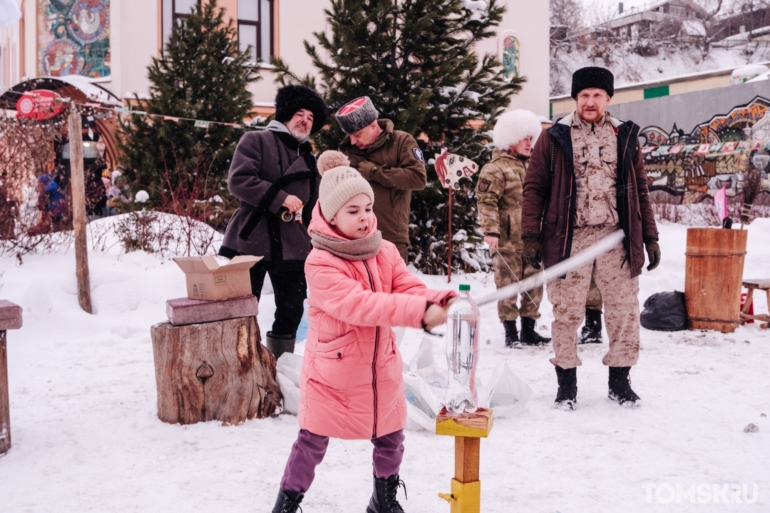 Маски, атмосфера и гуляния: как прошли городские колядки Первого музея славянской мифологии