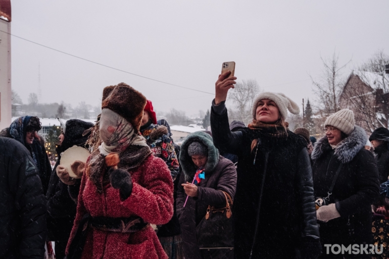 Маски, атмосфера и гуляния: как прошли городские колядки Первого музея славянской мифологии