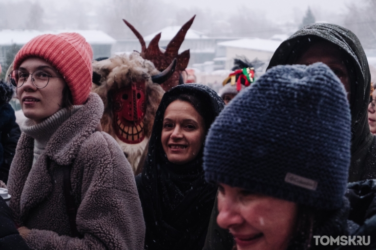 Маски, атмосфера и гуляния: как прошли городские колядки Первого музея славянской мифологии