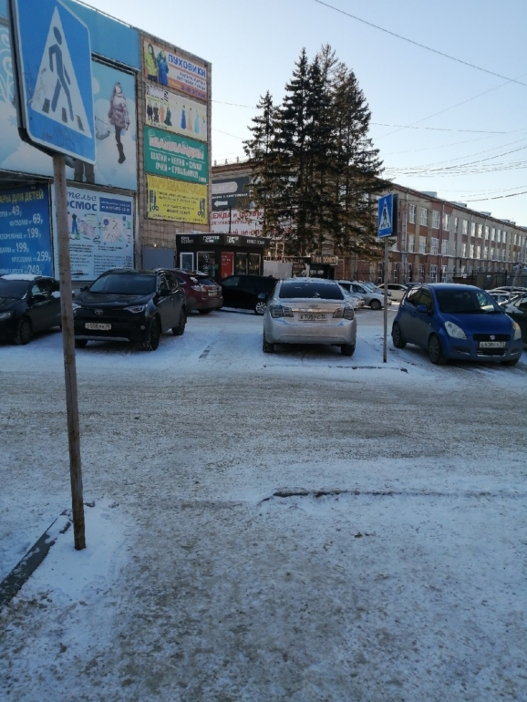 Мастера томской парковки: странности на «зебре» или попытка скрыться