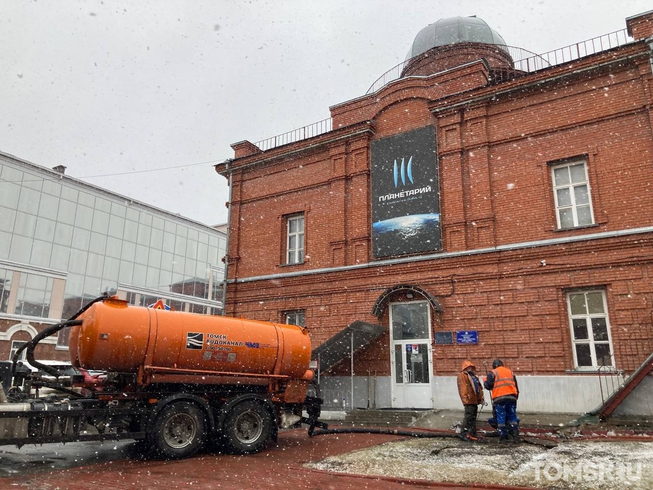 Из-за паводка временно закрылся Томский планетарий: вода затопила цокольный  этаж • TOMSK.RU