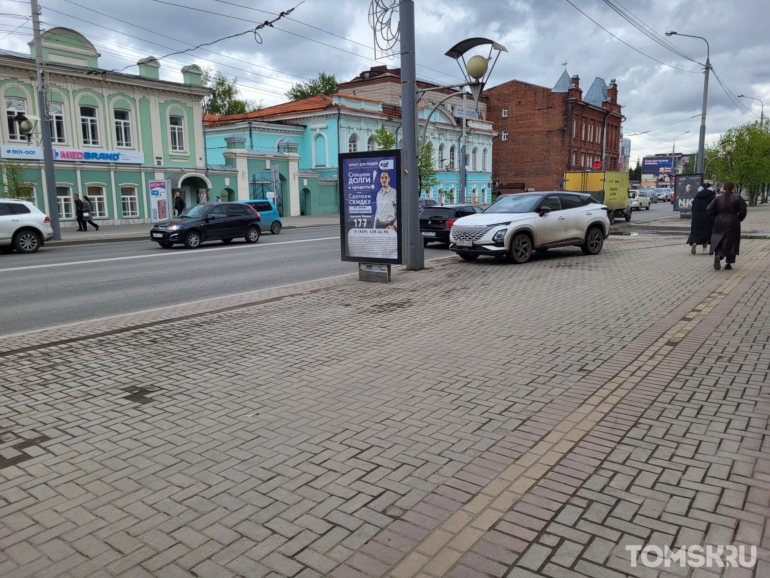 Мастера томской парковки: путешествие в царство заставленных тротуаров