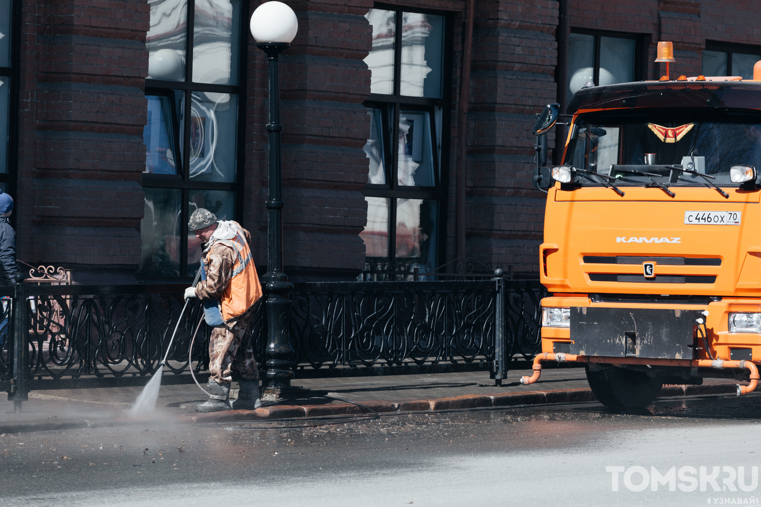 В мэрии Томска рассказали, почему на улицах города много пыли • TOMSK.RU