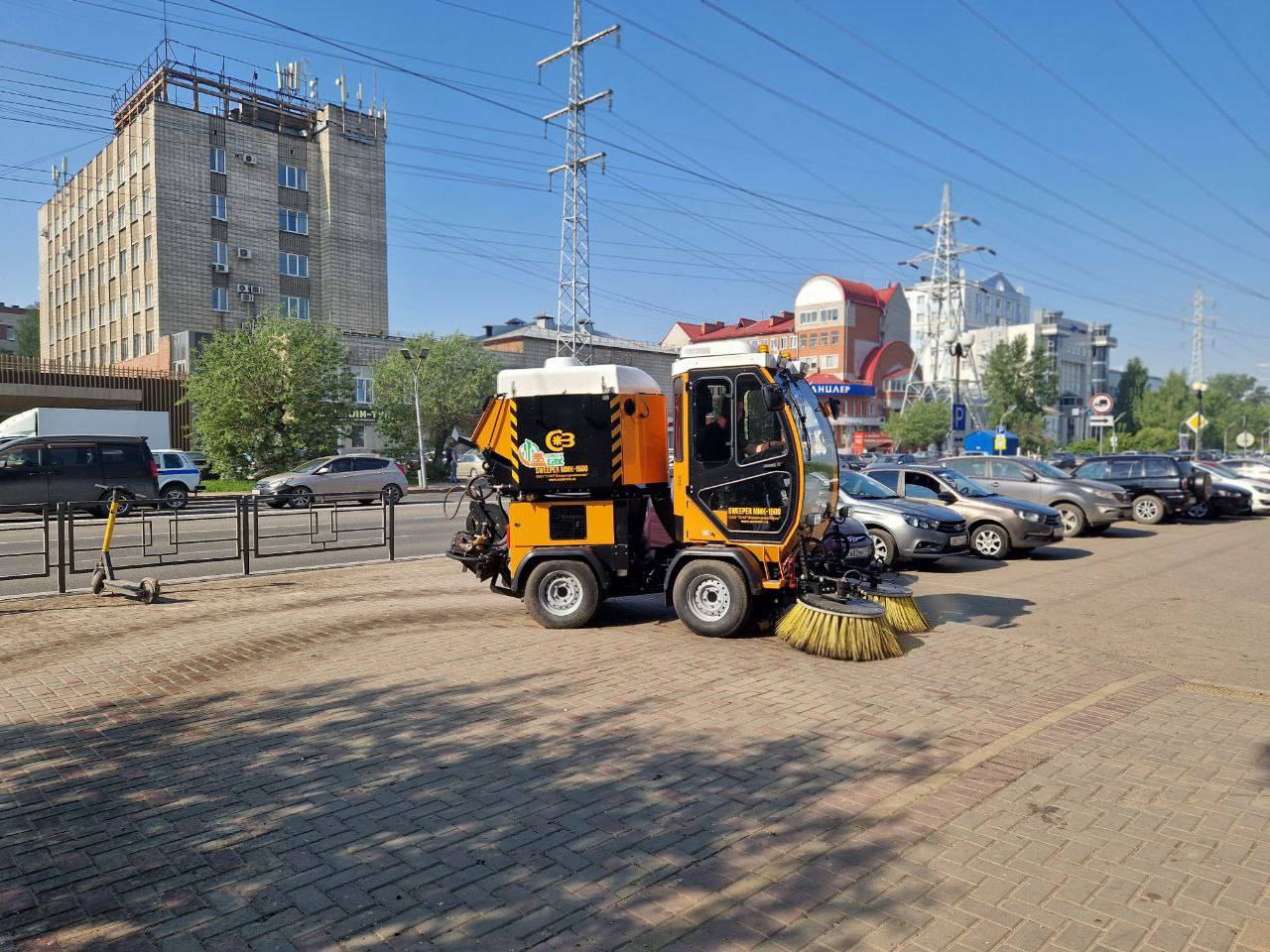 Новая вакуумная машина начала уборку томских улиц • TOMSK.RU