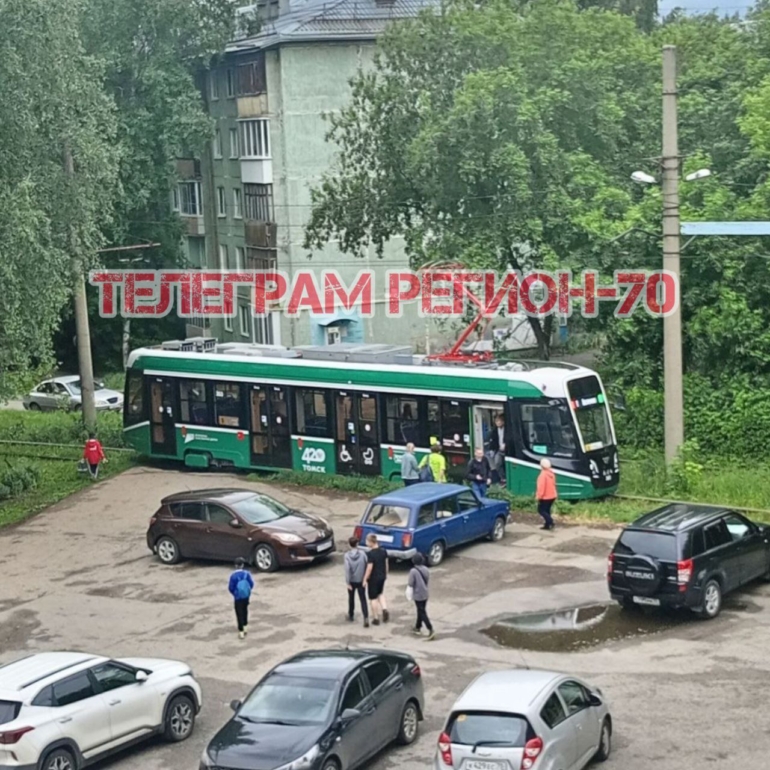 Новый трамвай сошел с рельсов в Томске