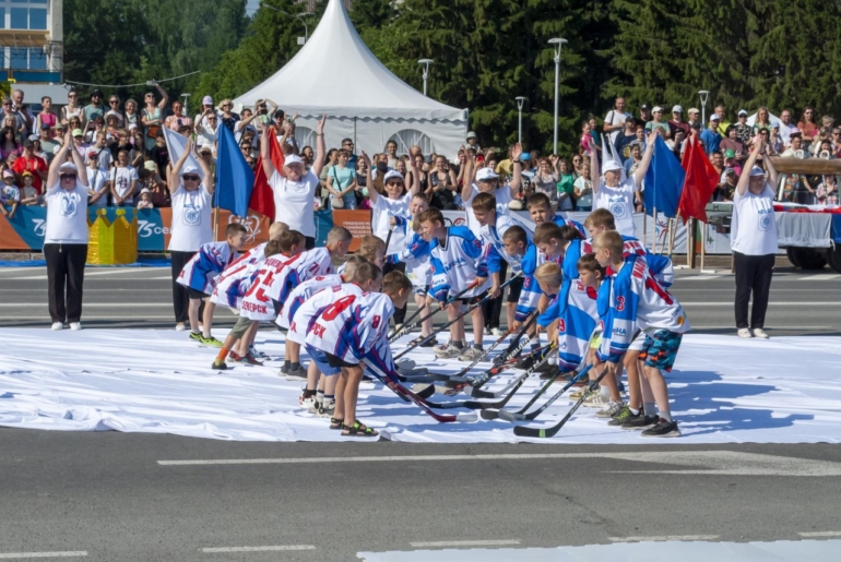 Спорт, показ пожарной техники и фестиваль еды: как Северск празднует 75-летие