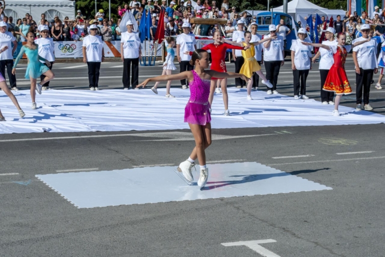 Спорт, показ пожарной техники и фестиваль еды: как Северск празднует 75-летие