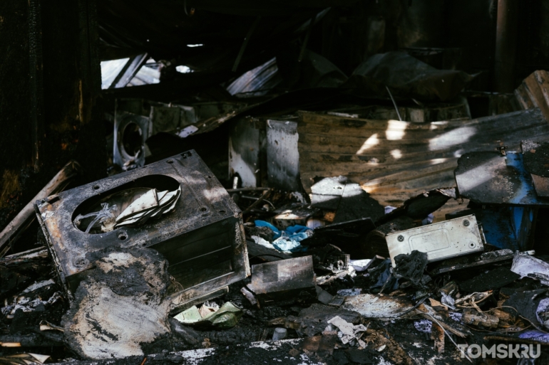 Пепел и металл: что осталось от здания после пожара на улице Советской. Фоторепортаж