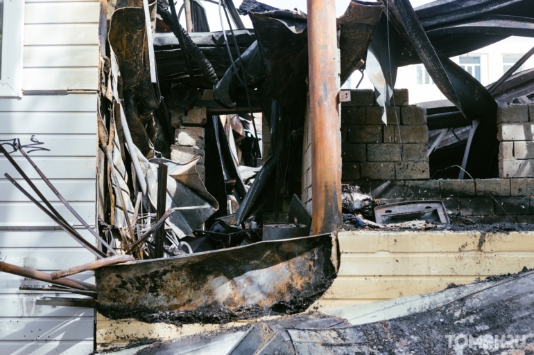 Пепел и металл: что осталось от здания после пожара на улице Советской. Фоторепортаж