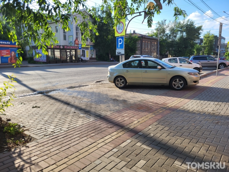 Мастера томской парковки: настоящие короли тротуаров