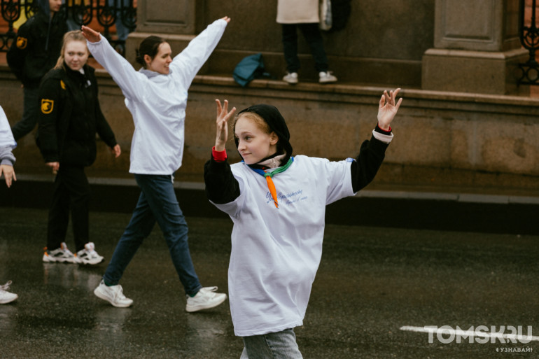 Около 1,5 тысяч томских студентов прошлись от площади Ленина до Новособорной