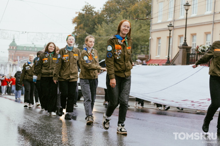 Около 1,5 тысяч томских студентов прошлись от площади Ленина до Новособорной