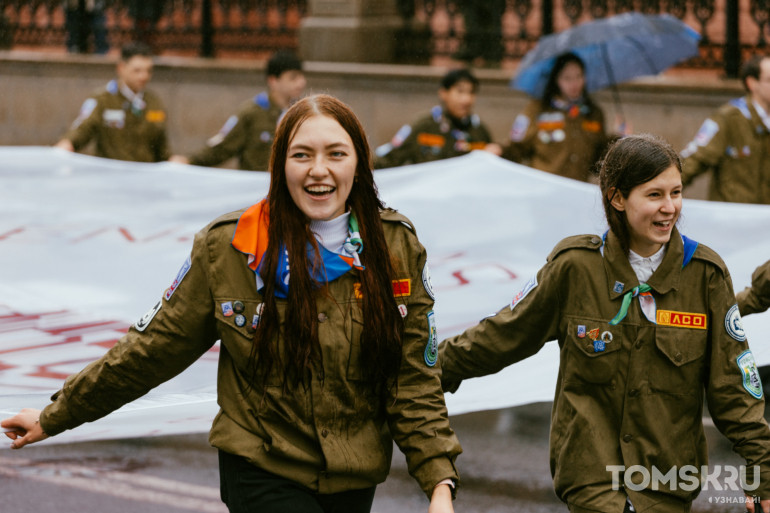 Около 1,5 тысяч томских студентов прошлись от площади Ленина до Новособорной