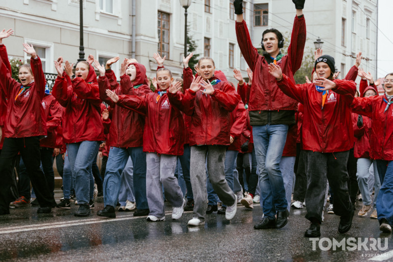 Около 1,5 тысяч томских студентов прошлись от площади Ленина до Новособорной