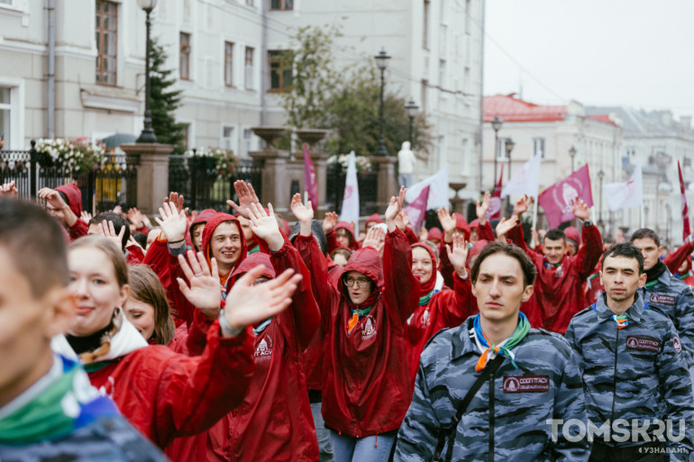 Около 1,5 тысяч томских студентов прошлись от площади Ленина до Новособорной